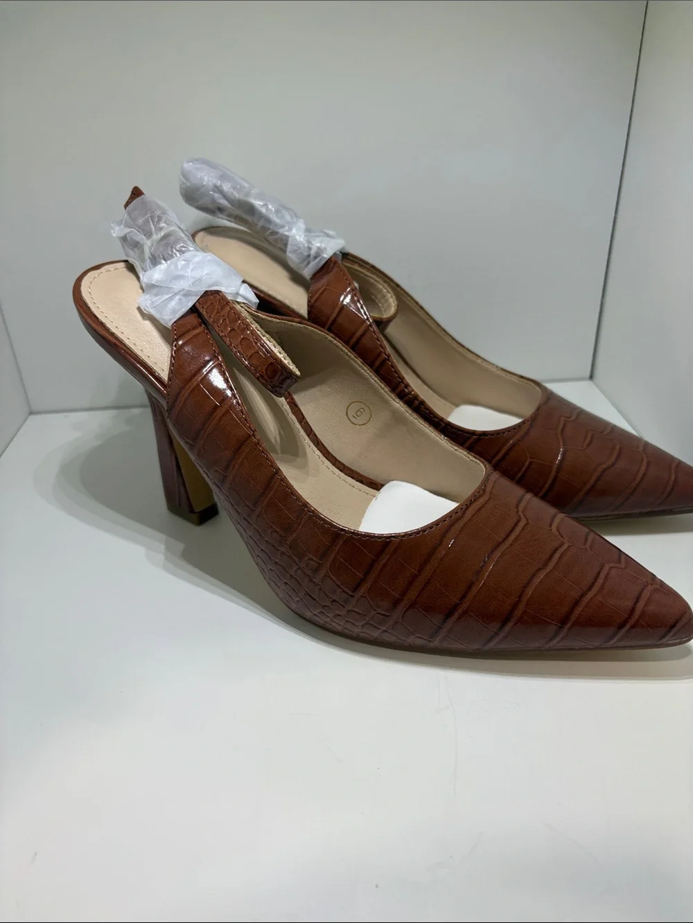 Source Unknown Croc-Embossed Slingback Heels in Brown